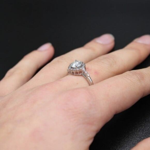 1 Ct Round Cut Moissanite Wedding Ring Halo-Style Flower Cubic Zirconia Silver 8 - Picture 10 of 13